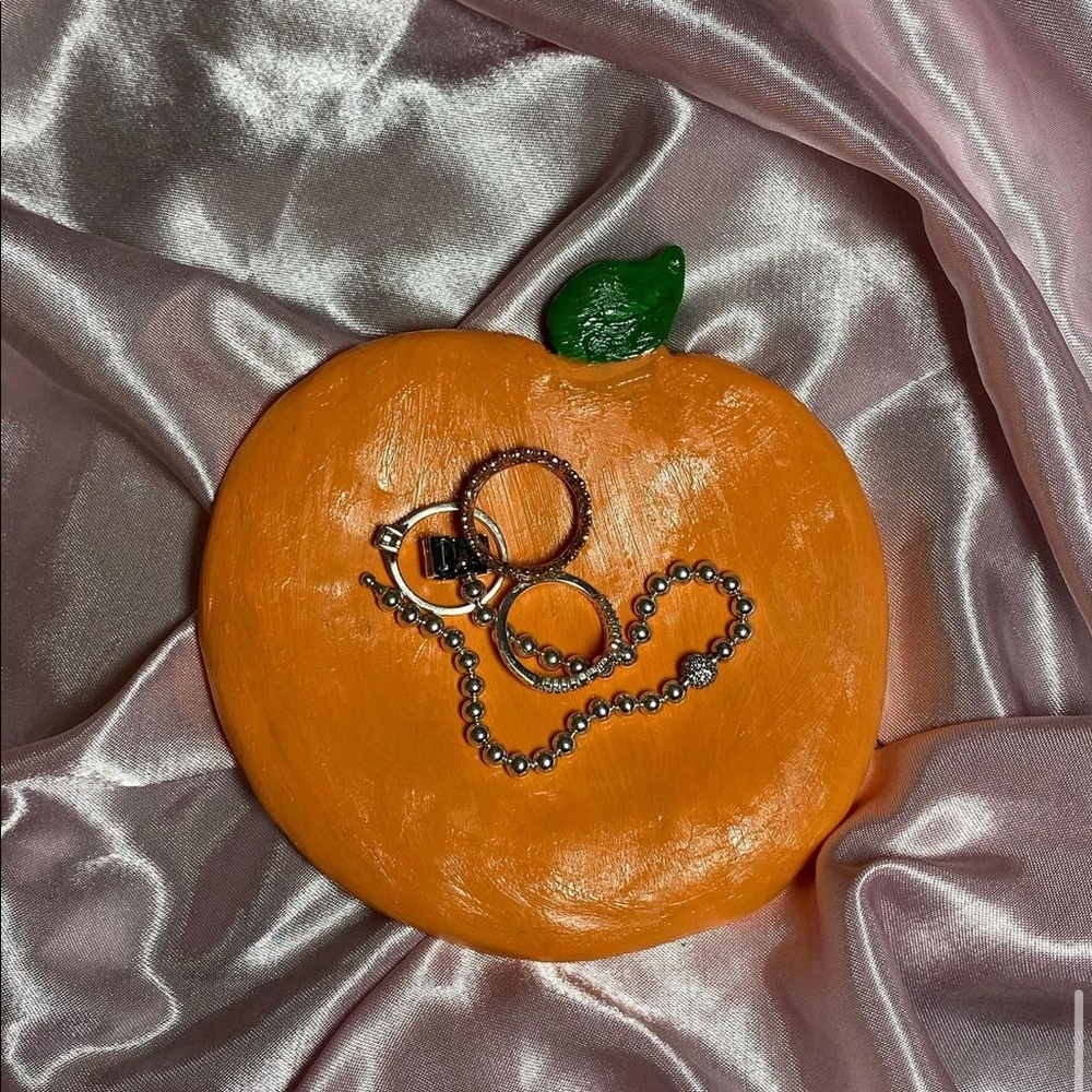 peach jewelry holder